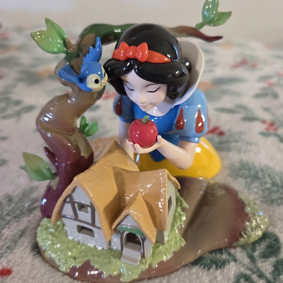 52Toys X Disney Princess Art Gallery SNOW WHITE Collectible Figurine - Picture 2 of 10